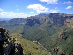 Drakensberg traverse hike